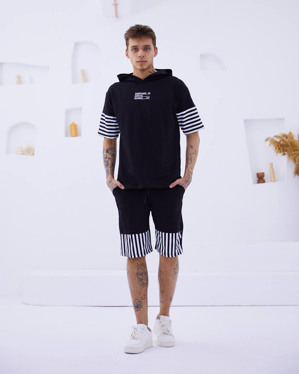 طقم شورت بأطراف مخططة